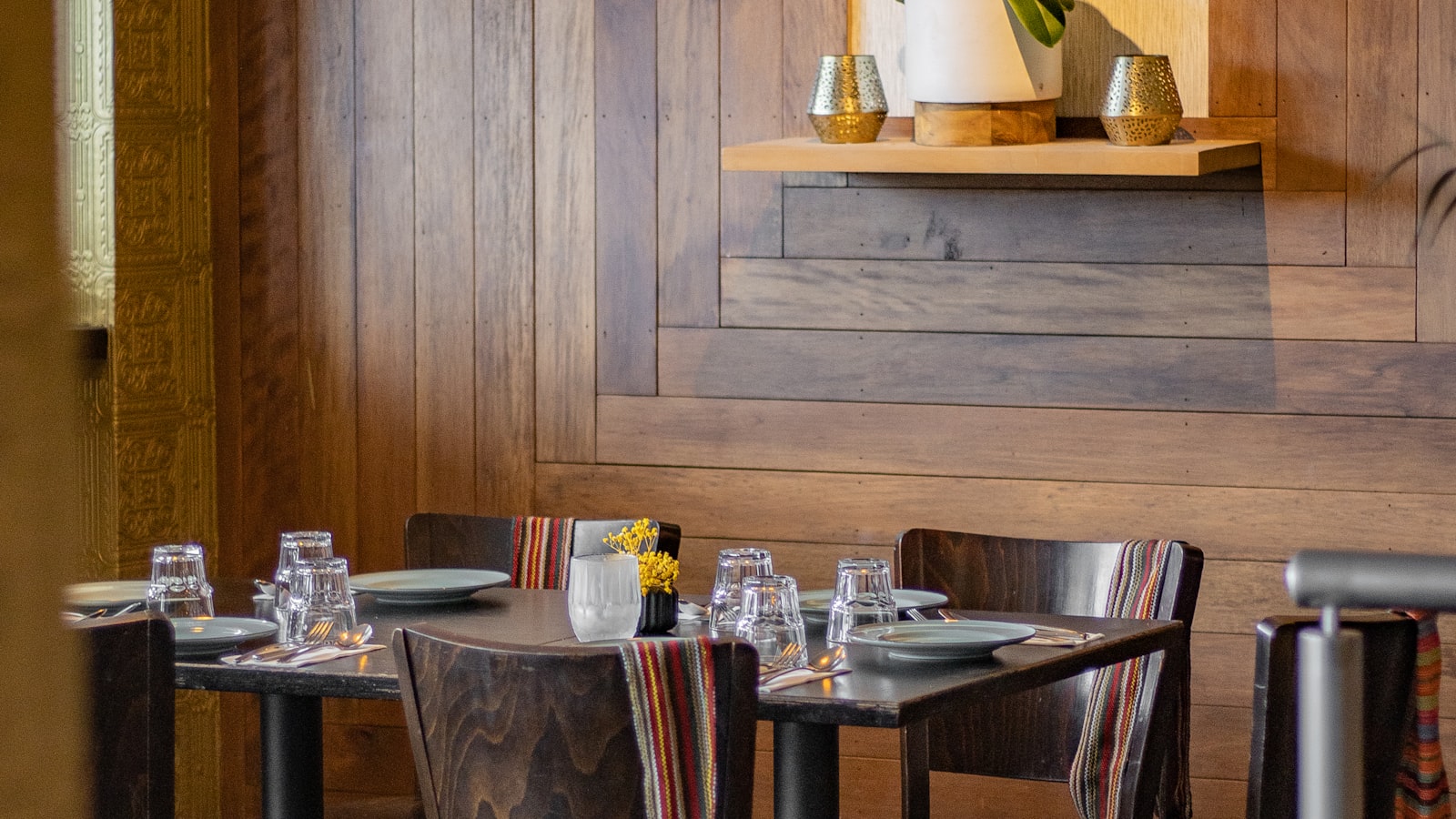 Salle de restaurant chaleureuse